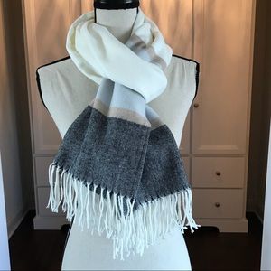 New Banana Republic Soft Color Black Scarf